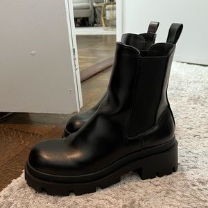 Zara black boots size 37 - NEW condition.